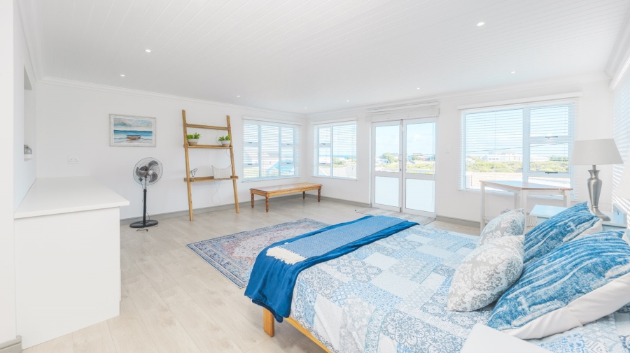 4 Bedroom Property for Sale in Struisbaai Western Cape